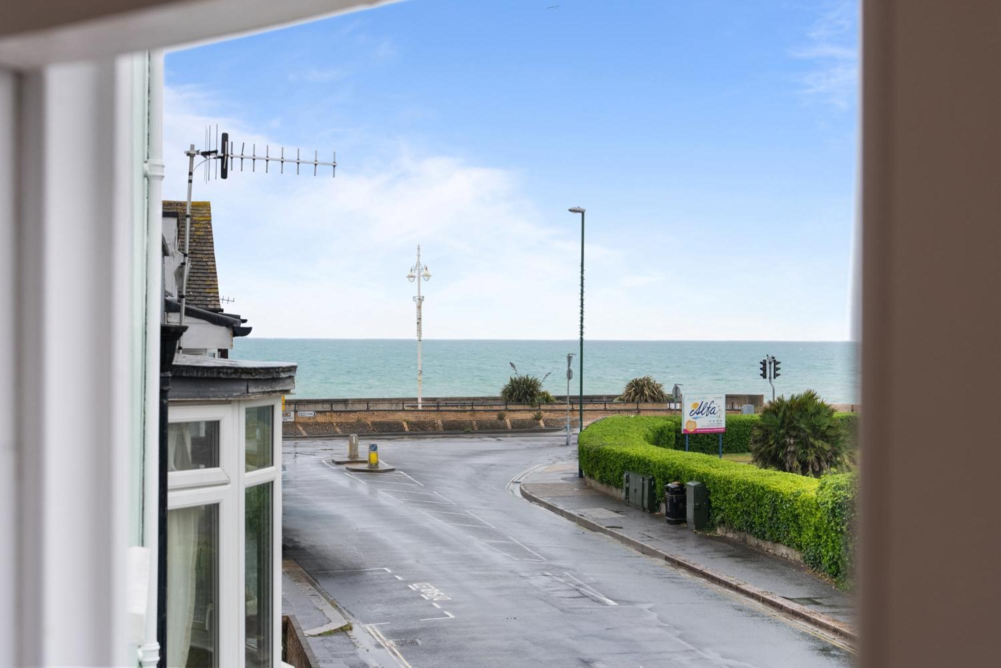 Luxury Georgian Home, Hot Tub, Sea View, Private Garden, Sleeps 6 Bognor Regis Exterior photo