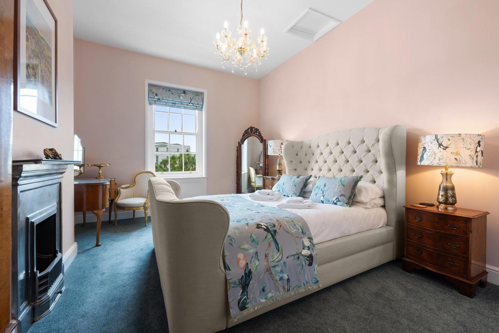 Luxury Georgian Home, Hot Tub, Sea View, Private Garden, Sleeps 6 Bognor Regis Exterior photo
